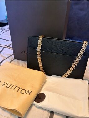 Louis Vuitton Black clutch bag with Gold Chain